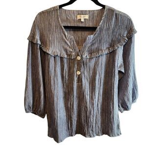 TRU LUXE JEANS BLUE WHITE TOP SIZE SMALL RUFFLE 3/4 SLEEVES FRONT BUTTONS VNECK